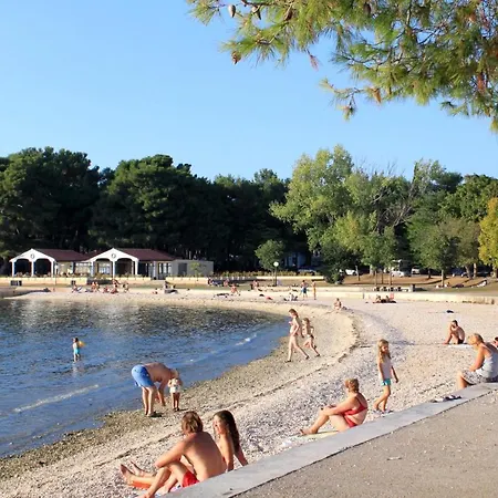 펜션 House With A Parking Space Valbandon, - 11172 파자나